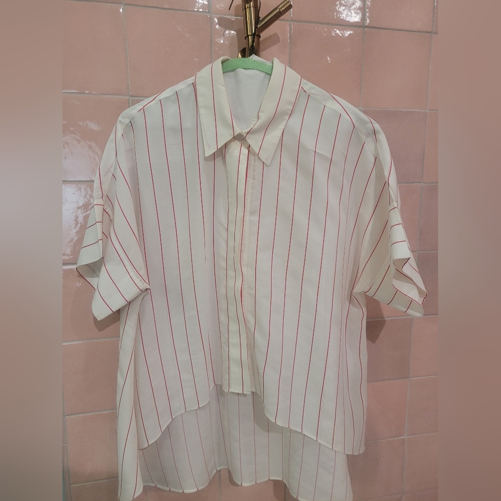 Alice + Olivia high low button down sort sleeve shirt